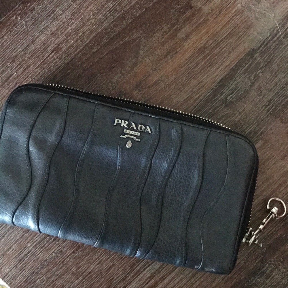 Prada leather black wallet